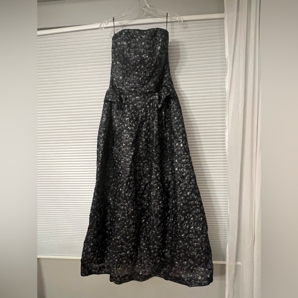 Designer Strapless TALBOT RUNHOF silver patterned ballgown size 8